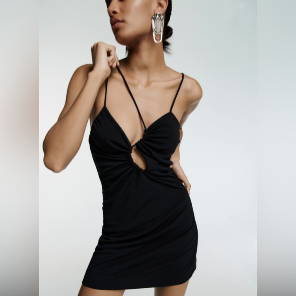 ZARA SHORT
STRAPPY ASYMMETRIC DRAPED DRESS BLACK Xs excellent condition